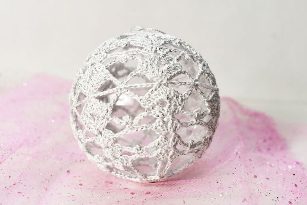 Obrazek Biała bombka 2 - 10 cm.