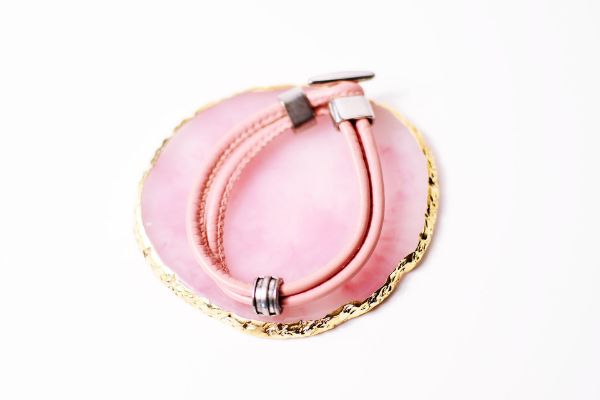 Obrazek Różowa bransoletka z rzemienia jubilerskiego
